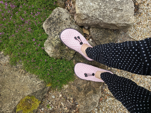 Háčkovaná barefoot elegance