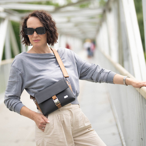 Crossbody kabelka/ledvinka černá - hnědá metalíza
