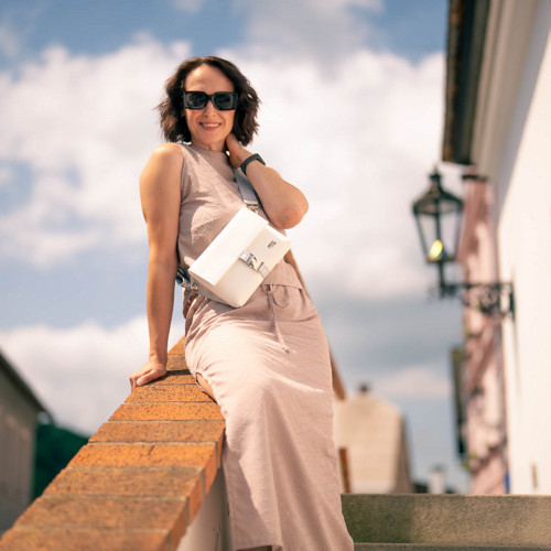 Crossbody kabelka/ledvinka bílá - stříbrná