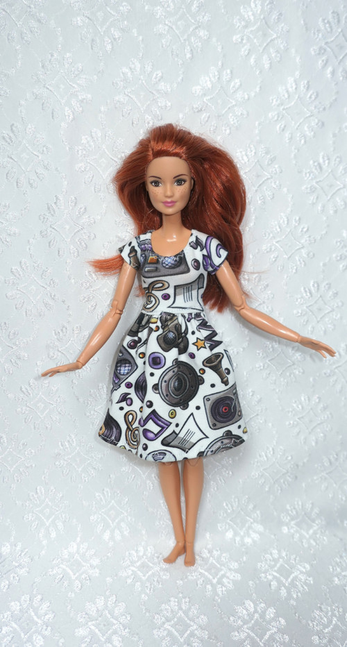 Úpletové šaty pro Barbie