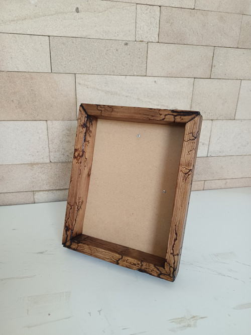 Dřevěný zdobený rám na mechový obraz 25 x 20 cm