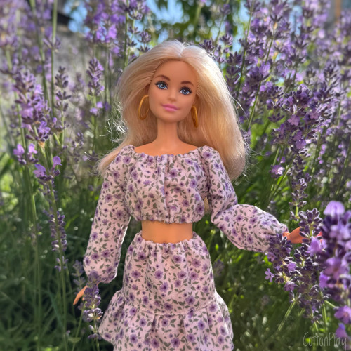 Halenka s fialovými kytičkami pro Barbie