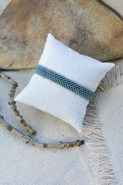 Minimalistický macramé náramek - akvamarín