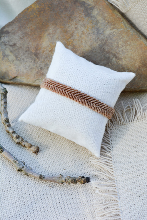 Minimalistický macramé náramek - cappuccino