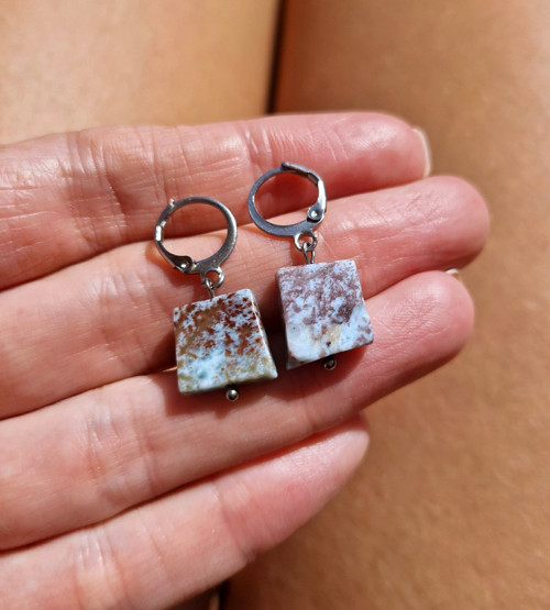 Přírodní larimar*kvádříky*náušnice*chir.ocel