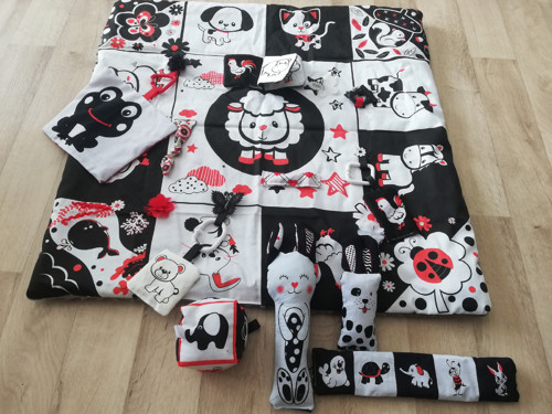 Dárkový set hrací kontrastní deky