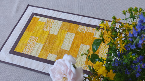 Žluté batiky a volný quilt
