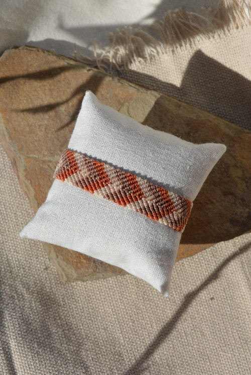 Širší macramé náramek - indian IV.