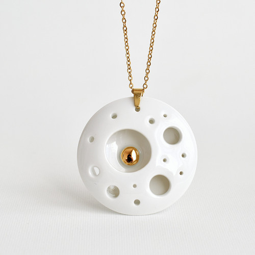 Porcelánový náhrdelník Moon se zlatem