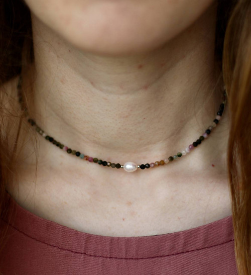 Náhrdelník choker - turmalín s perlou