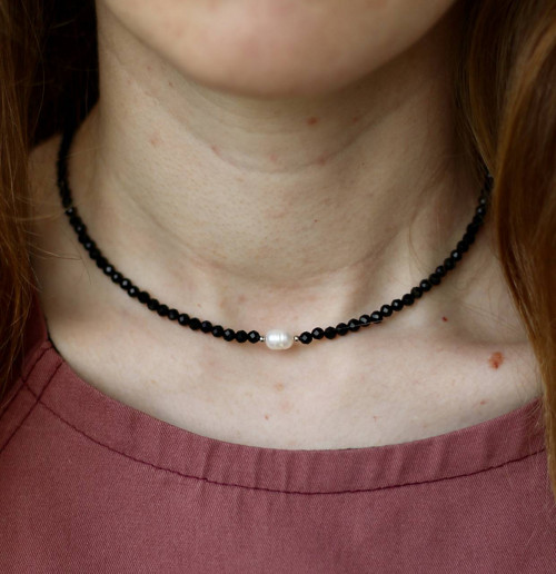 Náhrdelník choker - ónyx s perlou