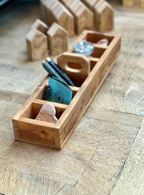 Drevený triediaci box na šijacie pomôcky