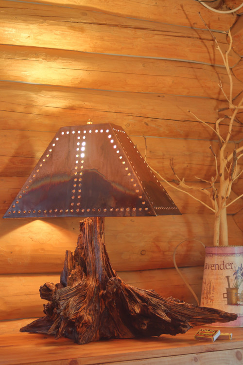 Dřevěná lampa s měděným stínítkem-„DÍRY" XXL
