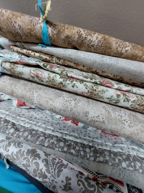 Bílá káva s iniciálami — foto 1