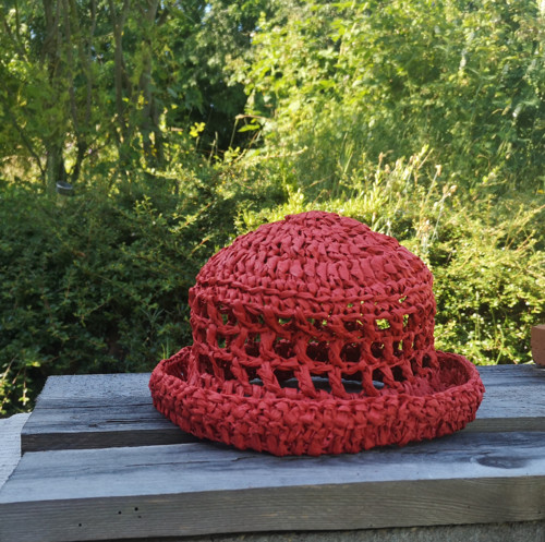 Letní klobouk z přírodní příze raffia