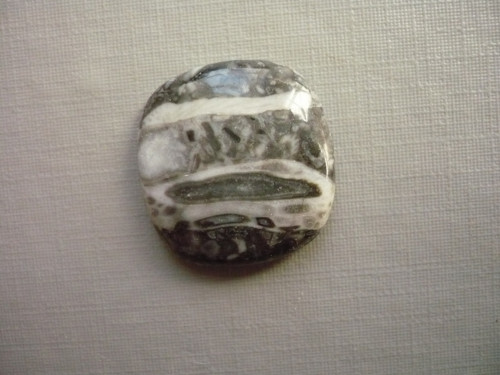 Kabošon - mušlový mramor 20 mm č.13f