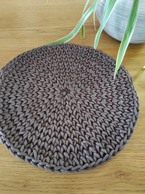 Hnědé prostírání / podložka na stůl 30 cm