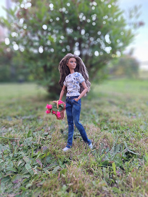 Stylové tričko s kvítky pro panenku Barbie