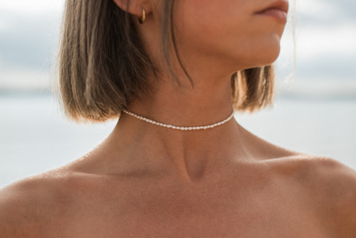 Tenký perlový choker náhrdelník