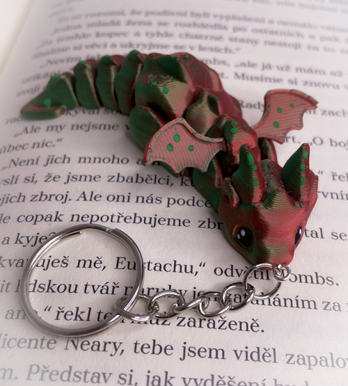 Dráček červeno zelený přívěsek klíčenka