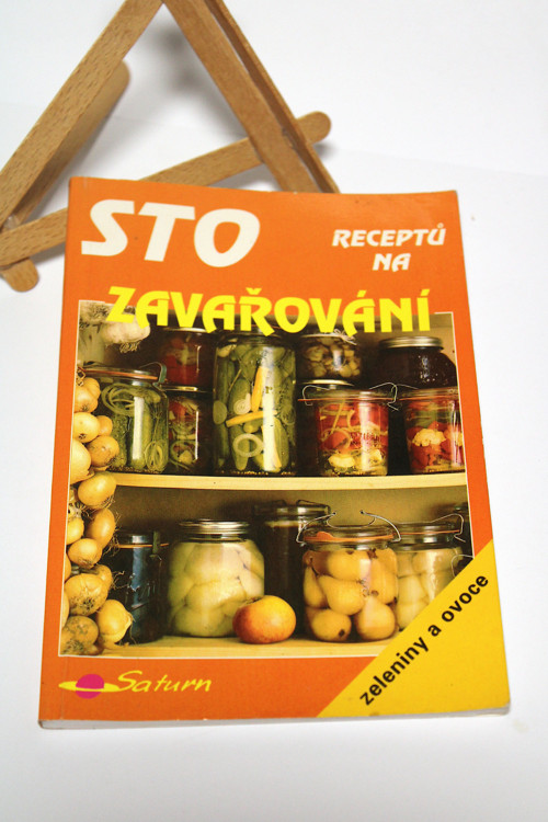 Kniha Sto receptů na zavařování