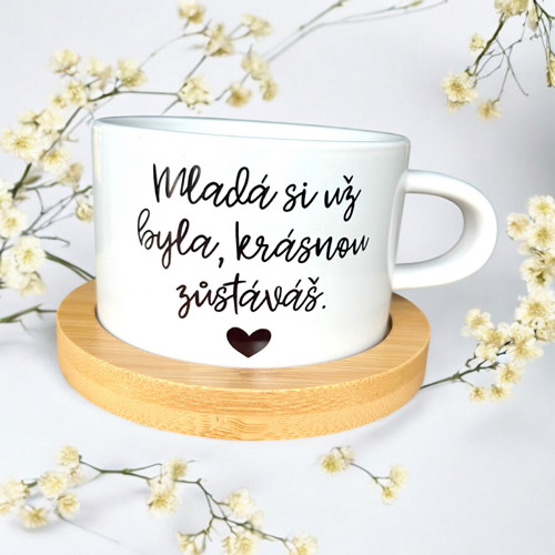 Hrnek Mladá si už byla, krásnou zůstáváš.