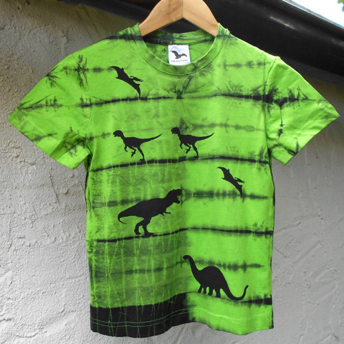 Zeleno-černé dětské tričko s dinosaury (8 let)