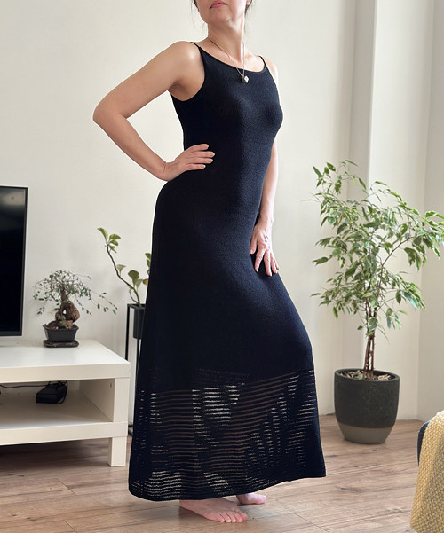 Letní pletené šaty – černá elegance