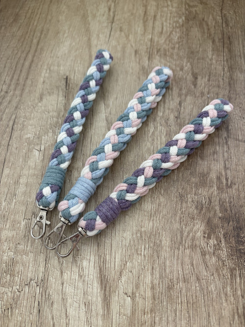 Macramé klíčenka