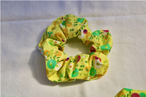 Scrunchie gumička - žlutá