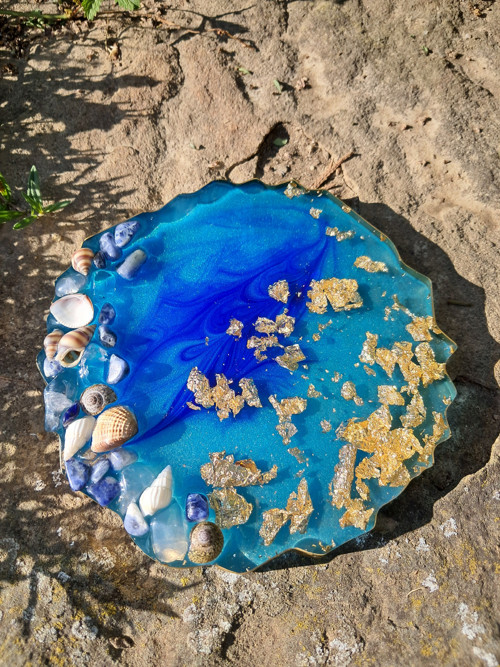 Velký podtácek s lapisem lazuli, křišťálem,mušlemi