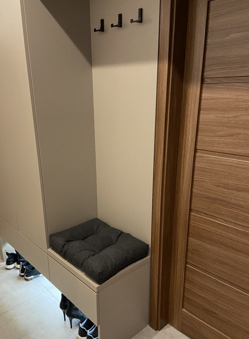 Sedák na botník — foto 1