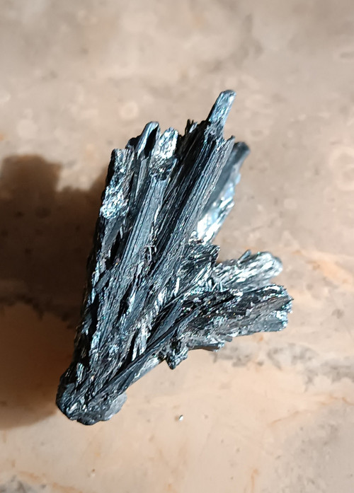 Antimonit, sbírkový dekorační minerál
