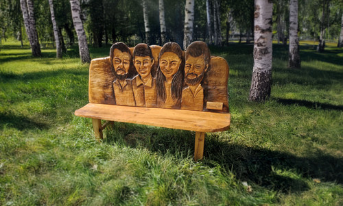 Originální vyřezávaná lavice / 4 osoby