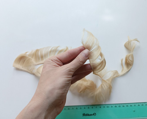 Vlasy krátké blond