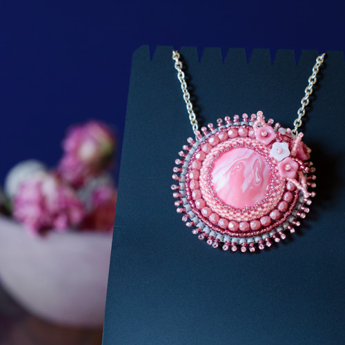 Rose, korálkový náhrdelník