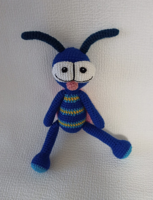 Háčkovaný cvrček - 20 cm