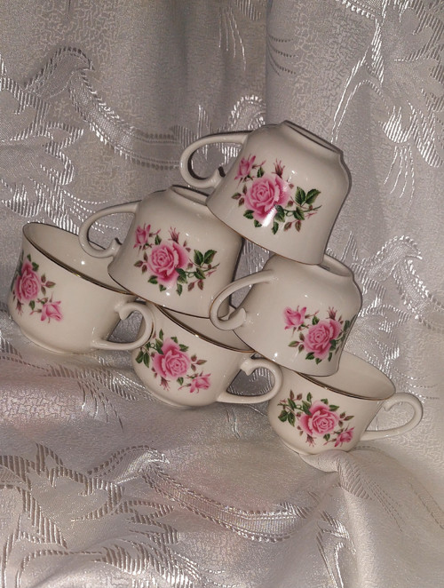 Jemný porcelánový hrníček