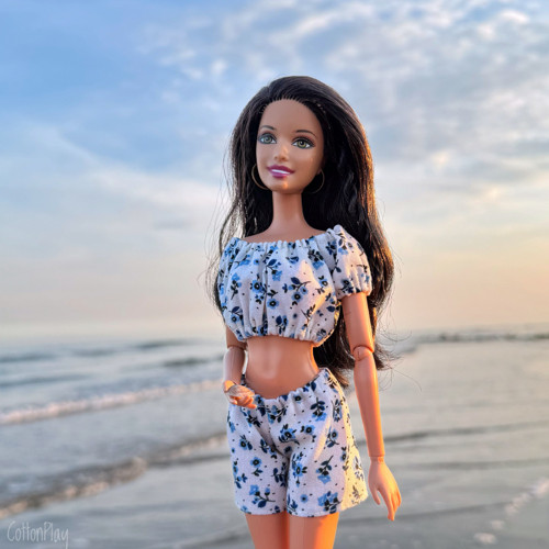 Kraťasy s modrými kytičkami pro Barbie