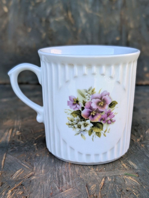Retro porcelánový hrnek, Macešky, zn. Dubí.