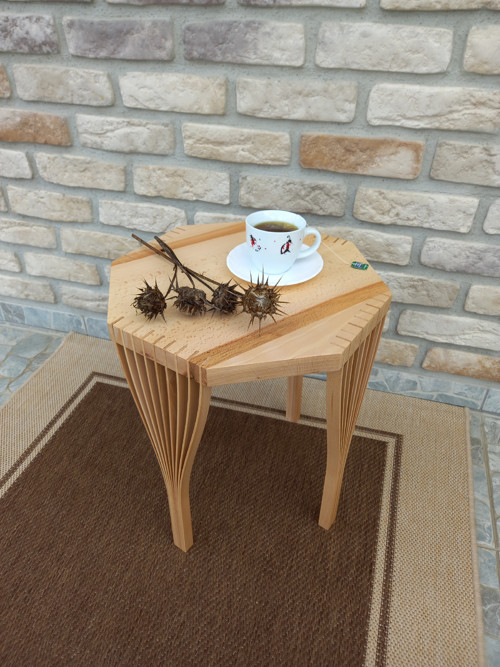 Čajový stolík s lamelovými nohami