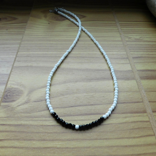 Náhrdelník - bílý spinel, černý spinel