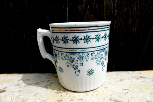 Lístky zelené.. starožitný porcelánový hrnek