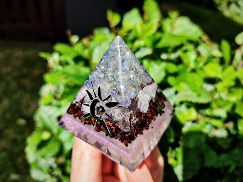 Orgonit pyramida, AQUA AURA a růženín