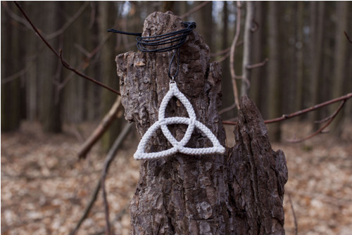 Bílá triquetra