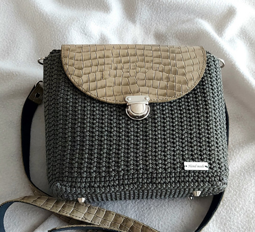 Elegantní háčkovaná kabelka Khaki.