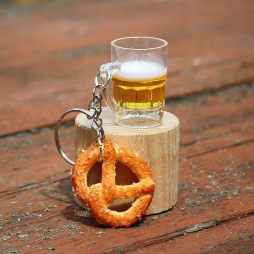 Pivo a preclík (přívěsek)