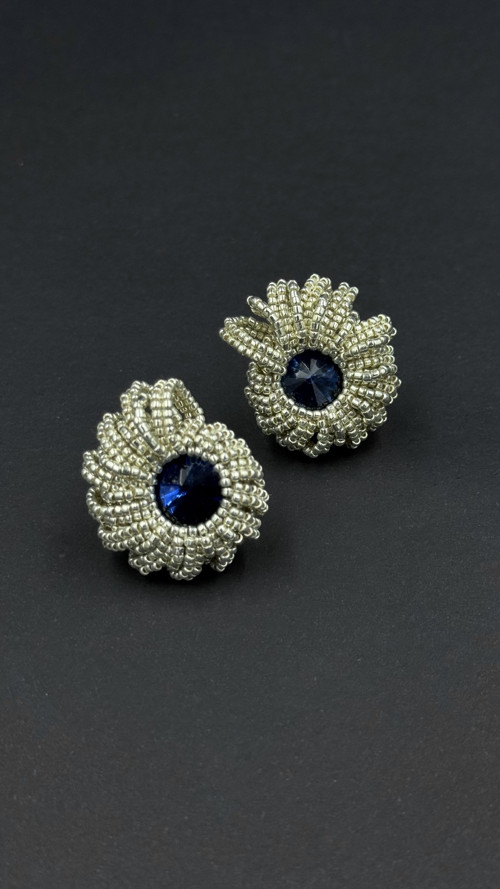 Elegantní náušnice ve tvaru mušlí – ručně šité