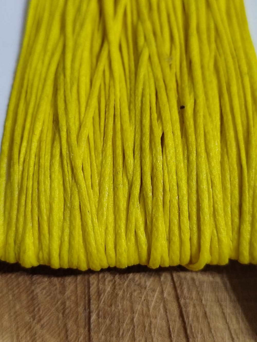 Kreativní šnůrka šíře 1mm voskovaná žlutá
