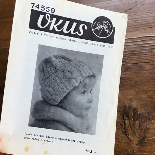 VKUS 74559 ... Pletená dívčí čapka — foto 1